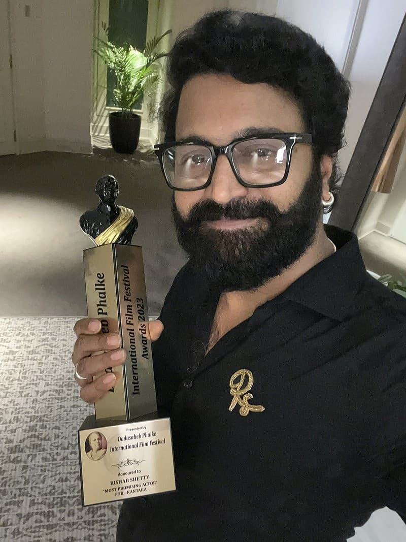 'ಕಾಂತಾರ ಇಡೀ ತಂಡದಿಂದ ಇದು ಸಾಧ್ಯವಾಗಿದ್ದು ಹೀಗಾಗಿ ಪ್ರತಿಯೊಬ್ಬ ಕಲಾವಿದರು ಮತ್ತು ತಂತ್ರಜ್ಞರಿಗೆ ಈ ಪ್ರಶಸ್ತಿಯನ್ನು ಅರ್ಪಿಸುವೆ. ನನ್ನ ಪಿಲ್ಲರ್ ಆಫ್ ಲೈಫ್ ಪ್ರಗತಿ ಶೆಟ್ಟಿ ಕೂಡ' ಎಂದು ಹೇಳಿದ್ದಾರೆ.