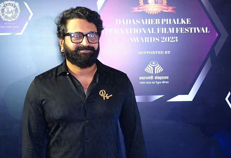 ಈ ಪ್ರಶಸ್ತಿಯನ್ನು ದೈವ ನರ್ತಕರು, ಕರ್ನಾಟಕದ ಜನತೆ, ಪವರ್ ಸ್ಟಾರ್ ಪುನೀತ್ ರಾಜ್ಕುಮಾರ್ ಮತ್ತು ಭಗವಾನ್ ಸರ್ಗೆ ಅರ್ಪಿಸುವೆ ಎಂದಿದ್ದಾರೆ.