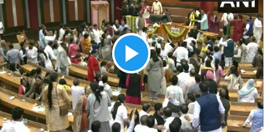 ದೆಹಲಿ: ಎಂಸಿಡಿ ಸ್ಥಾಯಿ ಸಮಿತಿ ಸದಸ್ಯರ ಚುನಾವಣೆ ವೇಳೆ ಮಾರಾಮಾರಿ, ಬಿಜೆಪಿಯಿಂದ ದಾಳಿ, ಮೇಯರ್ ಆರೋಪ- ವಿಡಿಯೋ