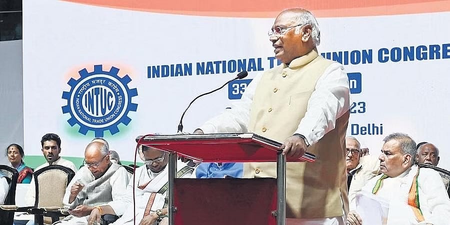 ಒಂದೆಡೆ ಕಾಂಗ್ರೆಸ್ ಅಧ್ಯಕ್ಷ ಮಲ್ಲಿಕಾರ್ಜುನ ಖರ್ಗೆಯ ವಿರೋಧ ಪಕ್ಷಗಳ ಒಗ್ಗಟ್ಟಿನ ಮಂತ್ರ: ಮತ್ತೊಂದೆಡೆ ಟಿಎಂಸಿ ವಿರುದ್ಧ ಹರಿಹಾಯ್ದ ರಾಹುಲ್ ಗಾಂಧಿ