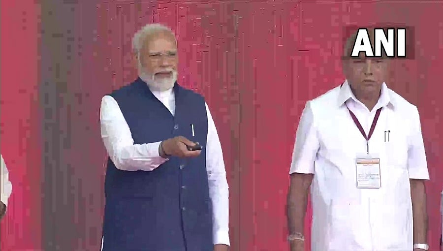 ಶಿವಮೊಗ್ಗದಲ್ಲಿ ಪ್ರಧಾನಿ ಮೋದಿ: ರೂ.450 ಕೋಟಿ ವೆಚ್ಚದ ನೂತನ ವಿಮಾನ ನಿಲ್ದಾಣ ಉದ್ಘಾಟನೆ, ಹಲವು ಅಭಿವೃದ್ಧಿ ಕಾಮಗಾರಿಗಳಿಗೆ ಚಾಲನೆ