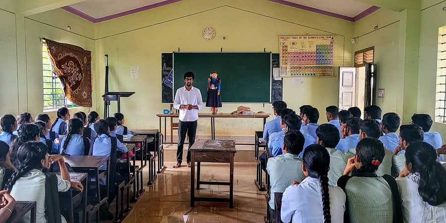 ರೋಬೋಟ್ ನಾಲ್ಕನೇ ತರಗತಿವರೆಗಿನ ಮಕ್ಕಳಿಗೆ ಪಾಠ ಮಾಡಲಿದೆ 'ಶಿಕ್ಷಾ' ರೋಬೋಟ್; ಮೋಜಿನ ಮೂಲಕ ಕಲಿಸುವ ಗುರಿ