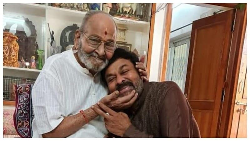 ವಯೋಸಹಜ ಕಾಯಿಲೆಯಿಂದ ಅಸುನೀಗಿದ ಅವರ ಪಾರ್ಥಿವ ಶರೀರಕ್ಕೆ ಅಂತಿಮ ನಮನ ಸಲ್ಲಿಸಲು ಇಂದು ತೆಲುಗು ಸೇರಿದಂತೆ ದಕ್ಷಿಣ ಭಾರತ ಚಿತ್ರರಂಗದ ಹಲವರು ನಿವಾಸಕ್ಕೆ ತೆರಳಿದರು.  ಸ್ವರಾಭಿಷೇಕಂ, ಠಾಗೂರ್, ಅತಡು, ಸೇರಿದಂತೆ ಹಲವು ಸಿನಿಮಾಗಳಲ್ಲಿ ನಟಿಸಿದ್ದ ವಿಶ್ವನಾಥ್ ನಿರ್ದೇಶಕರಾಗಿ ಅಷ್ಟೇ ಅಲ್ಲದೇ ನಟರಾಗಿ, ಚಿತ್ರಕಥೆಗಾರ