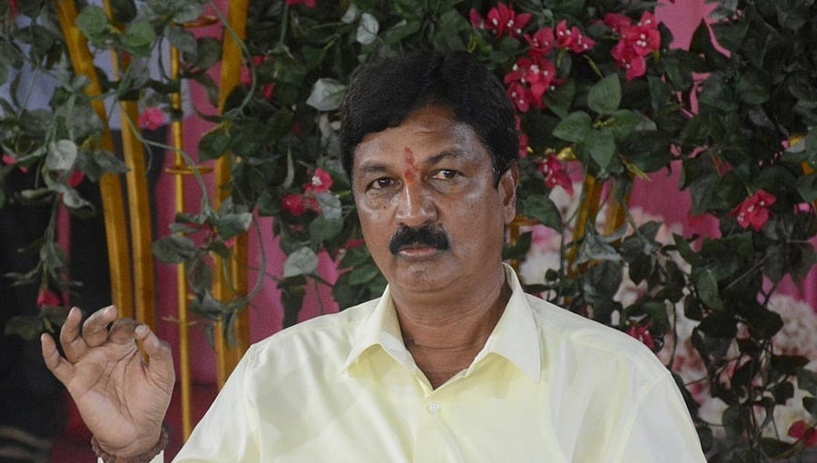 ದೆಹಲಿಗೆ ರಮೇಶ್ ಜಾರಕಿಹೊಳಿ ಪ್ರಯಾಣ: ಅಮಿತ್ ಶಾ ಭೇಟಿ ಸಾಧ್ಯತೆ, ಸಿ ಡಿ ಪ್ರಕರಣ ಸಿಬಿಐಗೆ ವಹಿಸಲು ಒತ್ತಾಯ