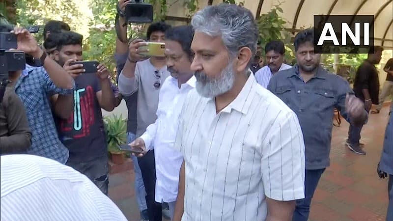 ಅವರ ಕೊನೆಯ ನಿರ್ದೇಶನದ ಶುಭಪ್ರದಮ್ 2010 ರಲ್ಲಿ ಬಿಡುಗಡೆಯಾಯಿತು.ಕೆ ವಿಶ್ವನಾಥ್ ಅವರು ಹಿಂದಿಯಲ್ಲಿ ಚಲನಚಿತ್ರಗಳನ್ನು ನಿರ್ದೇಶಿಸಿದ್ದಾರೆ (ಸಂಗೀತ, ಧನ್ವಾನ್, ಸಂಜೋಗ್, ಶುಭ್ ಕಾಮ್ನಾ). ನಟನಾಗಿಯೂ ಸಹ ಬಣ್ಣಹಚ್ಚಿದ್ದು, 1995 ರಲ್ಲಿ ಶುಭ ಸಂಕಲ್ಪಮ್‌ ಸೇರಿದಂತೆ ಕೆಲವು ಚಿತ್ರಗಳಲ್ಲಿ ನಟಿಸಿದ್ದಾರೆ. ಅವರ ಕೆಲವ