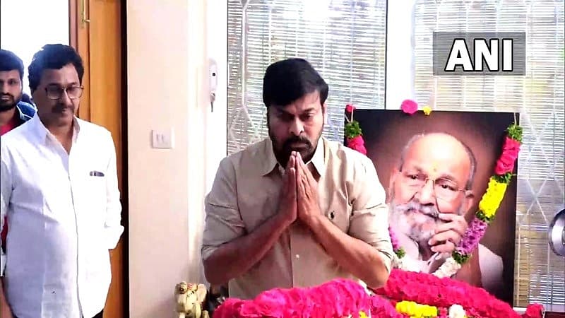 ತೆಲುಗು, ತಮಿಳು ಚಿತ್ರರಂಗದ ಅನೇಕ ಹಿರಿಯ ಕಲಾವಿದರು ಸೇರಿದಂತೆ ಗಣ್ಯರು ಇಂದು ವಿಶ್ವನಾಥ್ ಅವರ ಅಂತಿಮ ದರ್ಶನ ಪಡೆದರು.