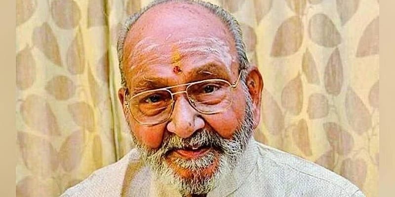 ಭಾರತೀಯ ಚಿತ್ರರಂಗದ ದಿಗ್ಗಜ ಕೆ ವಿಶ್ವನಾಥ್ ಅವರ ನಿಧನದಿಂದ ದುಃಖವಾಗಿದೆ. ಅವರು ಸೃಜನಶೀಲ ಮತ್ತು ಬಹುಮುಖಿ ನಿರ್ದೇಶಕರಾಗಿ ತಮ್ಮನ್ನು ಗುರುತಿಸಿಕೊಂಡಿದ್ದು ಸಿನಿಮಾ ಪ್ರಪಂಚದ ಧೀಮಂತರಾಗಿದ್ದರು. ಅವರ ಚಲನಚಿತ್ರಗಳು ಹಲವಾರು ಪ್ರಕಾರಗಳನ್ನು ಒಳಗೊಂಡಿವೆ ಮತ್ತು ದಶಕಗಳವರೆಗೆ ಪ್ರೇಕ್ಷಕರನ್ನು ಆಕರ್ಷಿಸಿದವು. ಅವರ ಕ