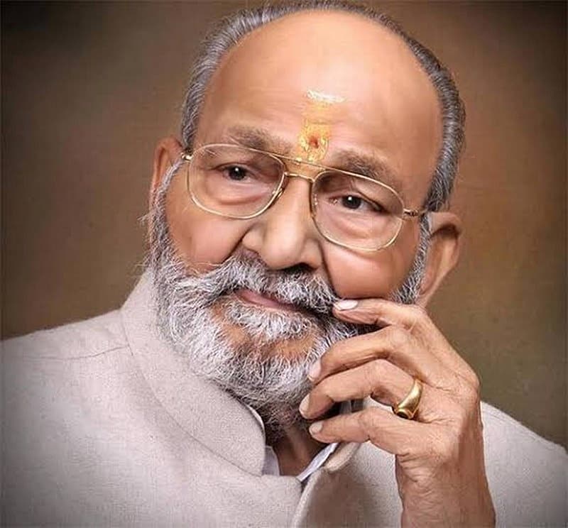 ಸುಮಾರು 6 ದಶಕಗಳ ವೃತ್ತಿಜೀವನದಲ್ಲಿ ಅವರು 53 ಚಲನಚಿತ್ರಗಳನ್ನು ನಿರ್ದೇಶಿಸಿದ್ದಾರೆ. ಫೆಬ್ರವರಿ 19, 1932 ರಂದು ಜನಿಸಿದ ಕೆ ವಿಶ್ವನಾಥ್ ಅವರು ತೆಲುಗು ಚಿತ್ರರಂಗದ ಪ್ರಮುಖರಲ್ಲಿ ಒಬ್ಬರಾದ ಅದುರ್ತಿ ಸುಬ್ಬಾ ರಾವ್ ಅವರ ಹಿಂದಿನ ಸಹವರ್ತಿಯಾಗಿದ್ದರು. ಅವರು 1965 ರಲ್ಲಿ ಆತ್ಮ ಗೌರವಂ ಚಿತ್ರದ ಮೂಲಕ ತಮ್ಮ ಚೊಚ್ಚ