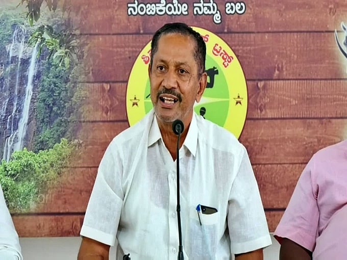ಟಿಕೆಟ್ ಕೇಳಿದರೆ ಎಷ್ಟು ಕೋಟಿ ಹಣವಿದೆ ಎಂದು ನಾಯಕರು ಕೇಳುತ್ತಾರೆ?; 'ಗಂಟು' ನೀಡುತ್ತಿರುವ ಭಟ್ಟಂಗಿಗಳಿಗೆ ಮಾತ್ರ ಬೆಲೆ: ತೀ.ನಾ. ಶ್ರೀನಿವಾಸ್
