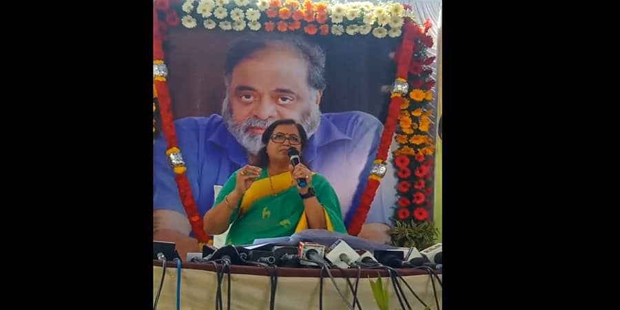 ಚಾಮುಂಡಿ ತಾಯಾಣೆ ನನ್ನ ಮಗನಿಗೆ ನಾನು ಟಿಕೆಟ್ ಕೇಳಿಲ್ಲ, ನಾನು ರಾಜಕೀಯದಲ್ಲಿ ಇರುವವರೆಗೆ ಅಭಿಷೇಕ್ ರಾಜಕೀಯ ಸೇರಲ್ಲ: ಸುಮಲತಾ