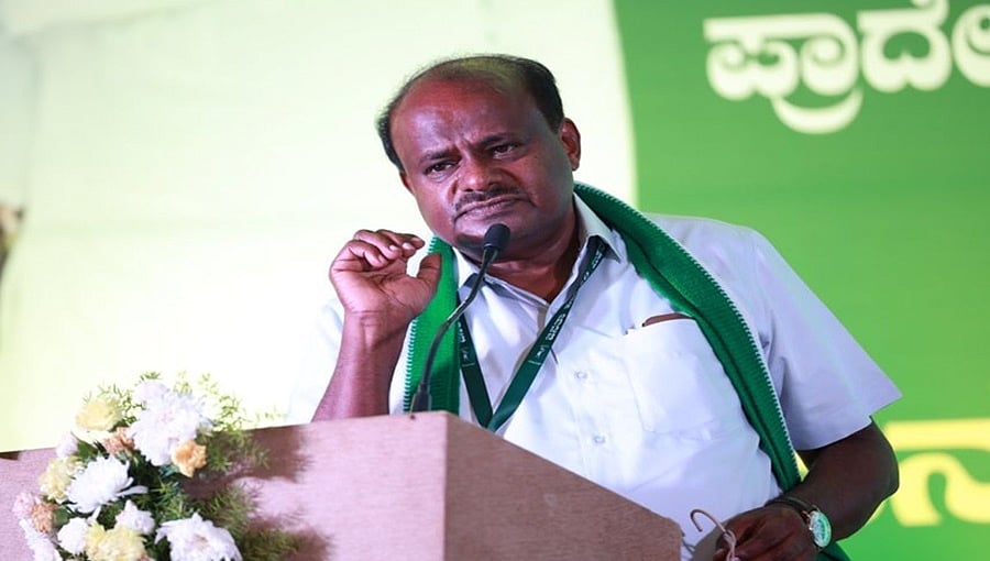 'ಒಕ್ಕಲಿಗರ ಹೆಸರು ಹೇಳಿಕೊಂಡು ಬೆಳೆದು, ಒಕ್ಕಲಿಗರಿಗೆ ಚೂರಿ ಹಾಕುವುದರಲ್ಲಿ ಕುಮಾರಸ್ವಾಮಿ ನಿಸ್ಸೀಮರು; ಮಗನಿಗಾಗಿ ನನ್ನನ್ನು ಬಲಿಕೊಟ್ಟರು'