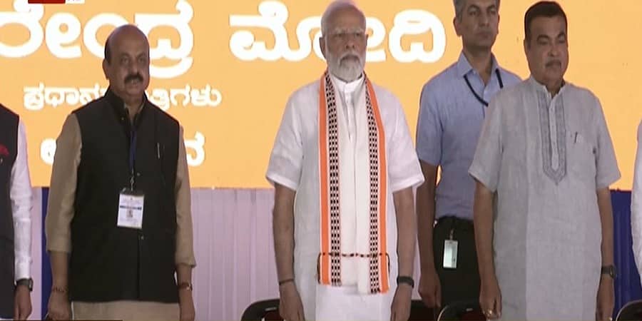 ಬೆಂಗಳೂರು-ಮೈಸೂರು ಎಕ್ಸ್ ಪ್ರೆಸ್ ವೇ ಉದ್ಘಾಟಿಸಿದ ಪ್ರಧಾನಿ ನರೇಂದ್ರ ಮೋದಿ, ಅಭಿವೃದ್ಧಿಯ ಪ್ರದರ್ಶನ ವೀಕ್ಷಿಸಿದ ಪ್ರಧಾನಿ