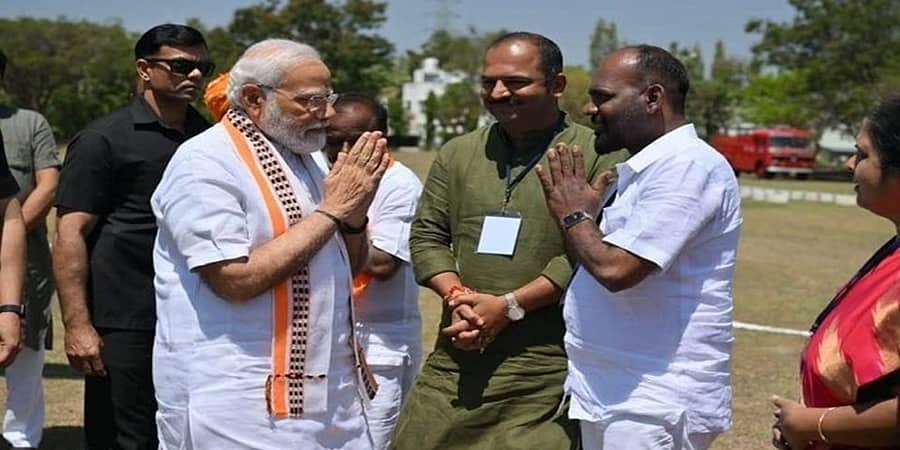 ರೌಡಿ ಶೀಟರ್ ಫೈಟರ್ ರವಿ ಎದುರು ಕೈ ಮುಗಿದು ನಿಂತ ಪ್ರಧಾನಿ ಮೋದಿ: ಕಾಂಗ್ರೆಸ್ ವಾಗ್ದಾಳಿ