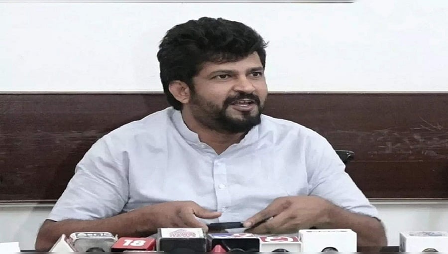ಬ್ಯಾರಿಕೆಡ್ ವೀರ ಪ್ರತಾಪ್ ಸಿಂಹ, ಇನ್ಯಾವ ಬಗೆಯ ಕಳ್ಳ ದಂಧೆಗಳಿವೆ? ಕಾಂಗ್ರೆಸ್