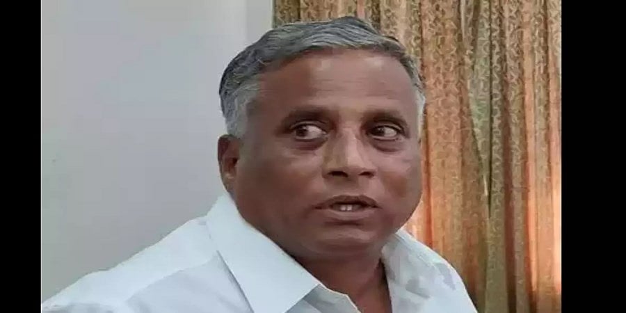 ಮಗನಿಗೆ ಅಸಮಾಧಾನ ಇದ್ದರೆ ಅವನನ್ನು ಕೇಳಿ, ನನಗೂ ವಿಜಯೇಂದ್ರಗೂ ಸಂಬಂಧ ಇಲ್ಲ: ವಿ ಸೋಮಣ್ಣ; ಎಲ್ಲಾ ಸರಿಯಿದೆ ಎಂದ ಬಿ ಎಸ್ ಯಡಿಯೂರಪ್ಪ
