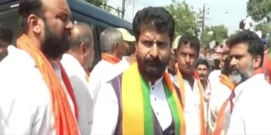 ಮೂಡಿಗೆರೆಯಲ್ಲಿ ಹೈಡ್ರಾಮ: ಎಂಪಿ ಕುಮಾರಸ್ವಾಮಿಗೆ ಟಿಕೆಟ್ ನೀಡದಂತೆ ಘೇರಾವ್, ಬಿಎಸ್ ವೈ ರೋಡ್ ಶೋ ರದ್ದು
