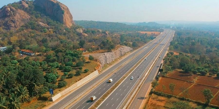 ಬೆಂಗಳೂರು-ಮೈಸೂರು ಎಕ್ಸ್ಪ್ರೆಸ್ವೇಯಲ್ಲಿ ಇ-ವೇ ಟೋಲ್ ಸಂಗ್ರಹಕ್ಕೆ ವಿರೋಧ: ಕಾಂಗ್ರೆಸ್ ನಿಂದ ಪ್ರತಿಭಟನೆ