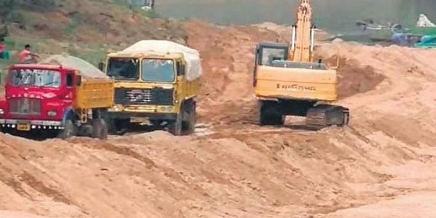 ಮರಳು ಗಣಿಗಾರಿಕೆಯಿಂದ ರೈಲ್ವೇ ಸೇತುವೆ ಮೇಲೆ ಪರಿಣಾಮ: ಅದಮಾರು ಮಠದ ಈಶಪ್ರಿಯ ತೀರ್ಥ ಸ್ವಾಮೀಜಿ