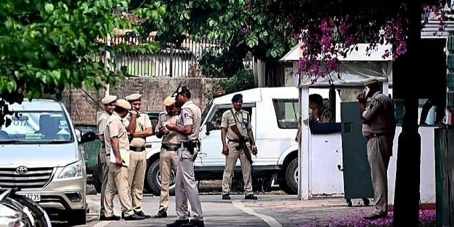 ಮಹಿಳೆಯರ ಮೇಲೆ ಲೈಂಗಿಕ ದೌರ್ಜನ್ಯ ಕುರಿತು ಹೇಳಿಕೆ: ನೋಟಿಸ್ ಬಳಿಕ ರಾಹುಲ್ ಗಾಂಧಿ ನಿವಾಸಕ್ಕೆ ಪೊಲೀಸರ ಭೇಟಿ!