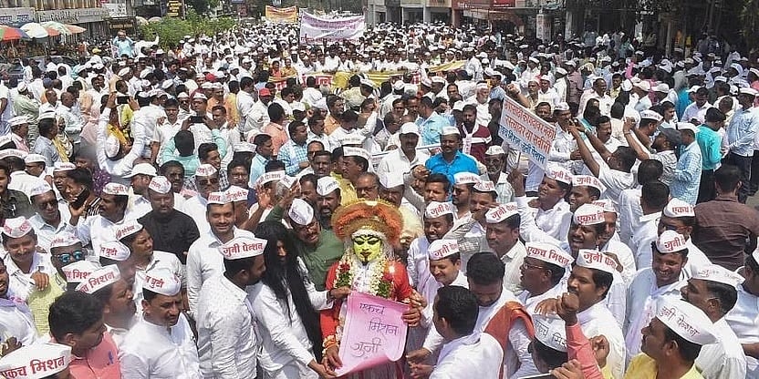 ಮಹಾರಾಷ್ಟ್ರ ಸರ್ಕಾರಿ ನೌಕರರಿಗೆ ಒಪಿಎಸ್ಗೆ ಸಮಾನವಾದ ಸೌಲಭ್ಯ; ಮುಷ್ಕರ ವಾಪಸ್
