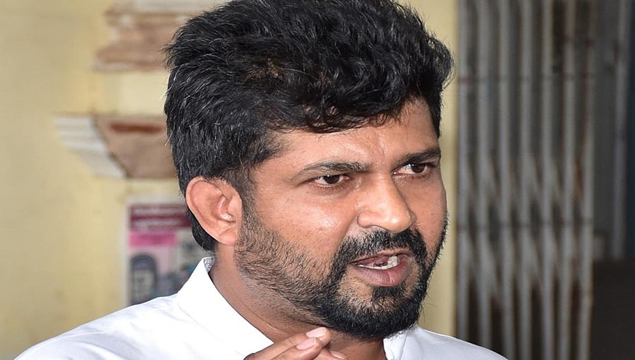 ರೇವಣ್ಣಗೆ ಭವಾನಿ ಚಿಂತೆ, ಕುಮಾರಣ್ಣನಿಗೆ ನಿಖಿಲ್ ಚಿಂತೆ, ಭಾಗ್ಯವಿಧಾತ ಸಿದ್ದರಾಮಯ್ಯಗೆ ಕ್ಷೇತ್ರದ್ದೇ ಚಿಂತೆ: ಪ್ರತಾಪ್ ಸಿಂಹ ವ್ಯಂಗ್ಯ