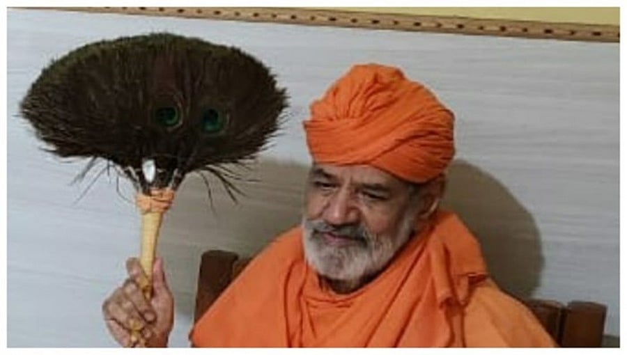 ಶಿಕ್ಷಣ ಸಂಸ್ಥೆಗಳ ವ್ಯವಹಾರ ನಿರ್ವಹಣೆಗೆ ನಿವೃತ್ತ ಕೆಎಎಸ್ ಅಧಿಕಾರಿ ನೇಮಿಸಲು ಚಾರುಕೀರ್ತಿ ಭಟ್ಟಾರಕ ಸ್ವಾಮೀಜಿ ಬಯಸಿದ್ದರು!