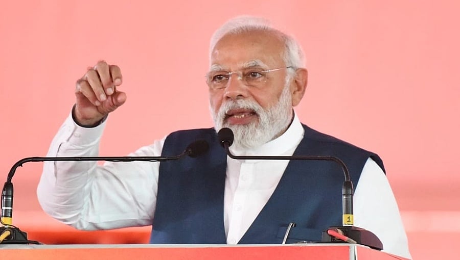 ದಾವಣಗೆರೆಯಲ್ಲಿ ಮೋದಿ ಘರ್ಜನೆ: ಖರ್ಗೆ, ಸಿದ್ದರಾಮಯ್ಯ, ಕಾಂಗ್ರೆಸ್ ಗ್ಯಾರಂಟಿಗಳ ಗುರಿಯಾಗಿಸಿಕೊಂಡು ವಾಗ್ದಾಳಿ