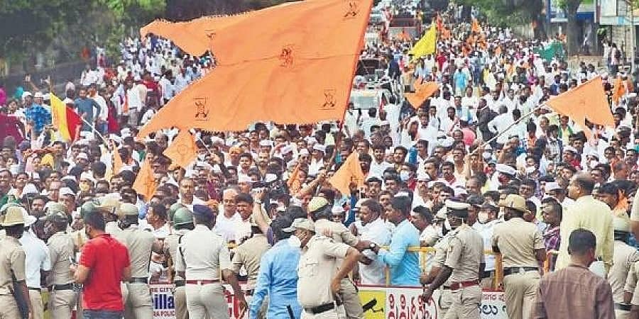 ಒಡಕು: ಪಂಚಮಸಾಲಿ ಹೋರಾಟ ಕೈಬಿಡುತ್ತೇವೆಂದ ಸ್ವಾಮೀಜಿ, ಒಪ್ಪದ ವಿಜಯಾನಂದ ಕಾಶಪ್ಪನವರ್' ರಾಜೀನಾಮೆ ಸಲ್ಲಿಕೆ