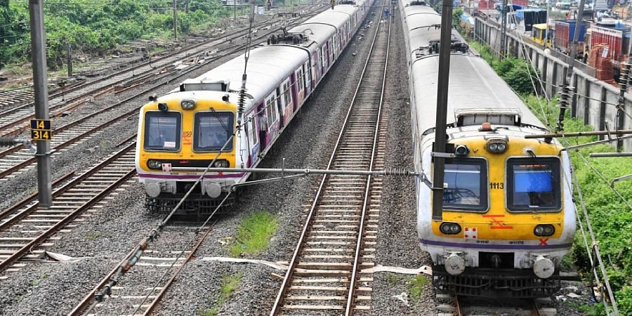 ಲೋಕಲ್ ಟ್ರೈನ್ನಲ್ಲಿ ಕರವಸ್ತ್ರಕ್ಕೆ ಬೆಂಕಿ ಹಚ್ಚಿ ಸಹ ಪ್ರಯಾಣಿಕನ ಮೇಲೆ ಎಸೆದ ವಿಕಲಚೇತನ ವ್ಯಕ್ತಿ, ಆರೋಪಿ ಪರಾರಿ