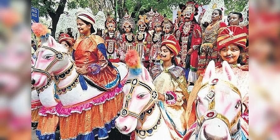 ಕಬ್ಬನ್ ಪಾರ್ಕ್ ನಲ್ಲಿ ಸಂಗೀತ-ನೃತ್ಯ ಪ್ರದರ್ಶನ: ಅಪಾರ ಸಂಖ್ಯೆಯ ಜನರ ಆಕರ್ಷಿಸುತ್ತಿರುವ ಬೆಂಗಳೂರು ಹಬ್ಬ