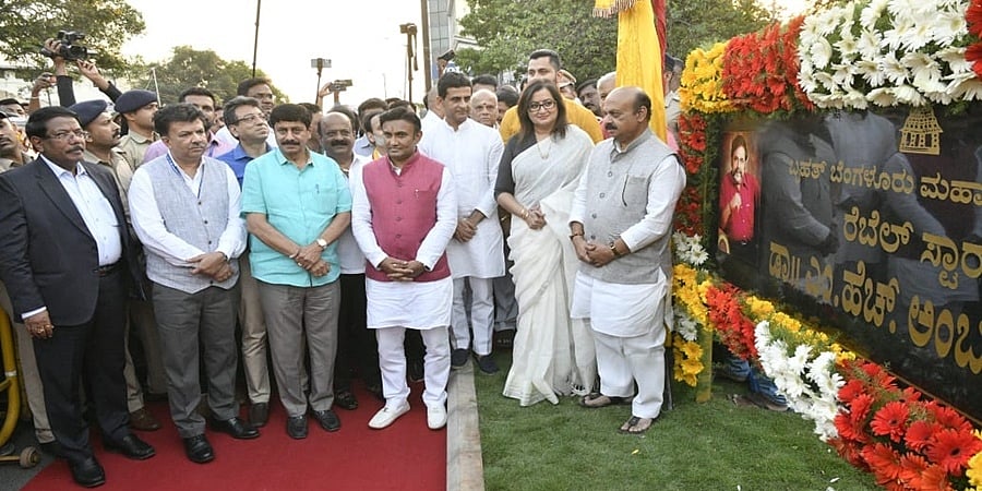 ಬೆಂಗಳೂರು: ಡಾ. ಎಂ.ಹೆಚ್. ಅಂಬರೀಶ್ ರಸ್ತೆ, ನಾಮಫಲಕ ಅನಾವರಣಗೊಳಿಸಿದ ಸಿಎಂ ಬೊಮ್ಮಾಯಿ