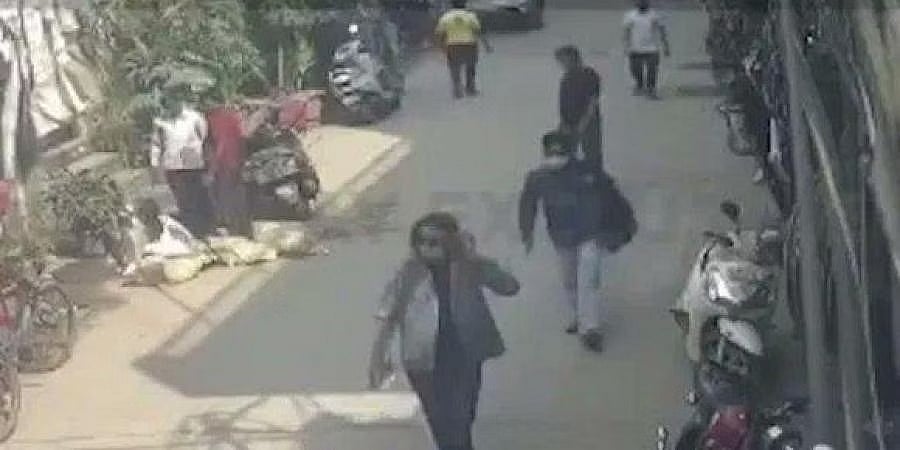 ಪೇಟವಿಲ್ಲದೆ ಮಾಸ್ಕ್ ಧರಿಸಿ ಅಮೃತ್ ಪಾಲ್ ಸಿಂಗ್ ದೆಹಲಿಯ ಮಾರ್ಕೆಟ್ ನಲ್ಲಿ ಓಡಾಟ; ಸಿಸಿಟಿವಿಯಲ್ಲಿ ಪತ್ತೆ!