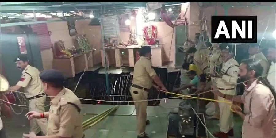 ಮಧ್ಯ ಪ್ರದೇಶದ ಇಂದೋರ್ ನಲ್ಲಿ ದುರಂತ: ದೇವಸ್ಥಾನದ ಮೆಟ್ಟಿಲುಬಾವಿ ಕುಸಿದು ಬಾವಿಗೆ ಬಿದ್ದ 25 ಮಂದಿ
