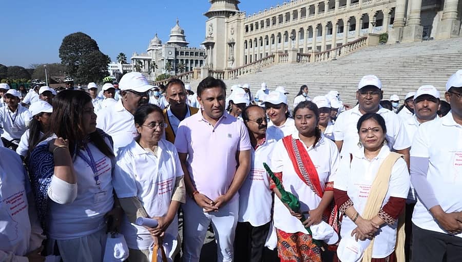 ಸದ್ದಿಲ್ಲದೆ ಮತ್ತೆ ತಲೆ ಎತ್ತುತ್ತಿರುವ ಕೊರೋನಾ: ರಾಜ್ಯದಲ್ಲಿ ಶುರುವಾಯ್ತು ಕೆಮ್ಮು ನೆಗಡಿ ಉಪಟಳ; ಆರೋಗ್ಯ ಸಚಿವರು ಹೇಳಿದ್ದೇನು?