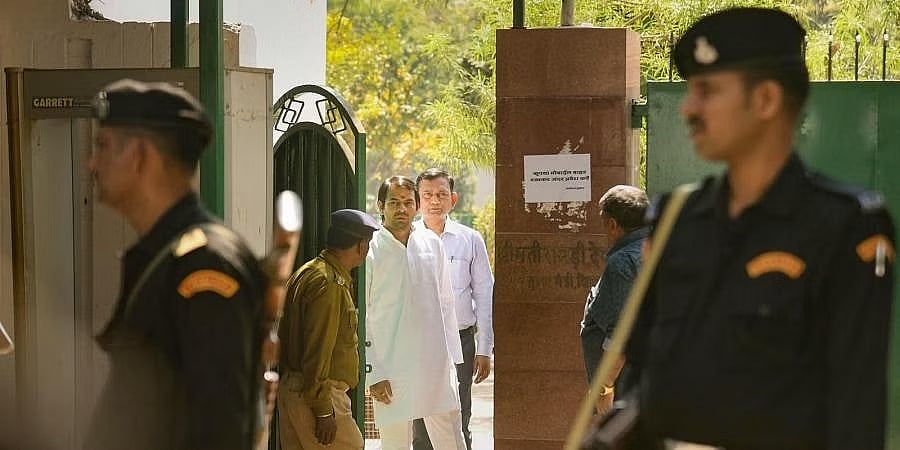 ಲಾಲು ತಾವೇ ಬಿತ್ತಿದ್ದರ ಫಲವನ್ನು ಈಗ ಅನುಭವಿಸುತ್ತಿದ್ದಾರೆ: ರಾಬ್ರಿ ದೇವಿ ನಿವಾಸದಲ್ಲಿ ಸಿಬಿಐ ತಂಡದ ಕುರಿತು ಬಿಜೆಪಿ!
