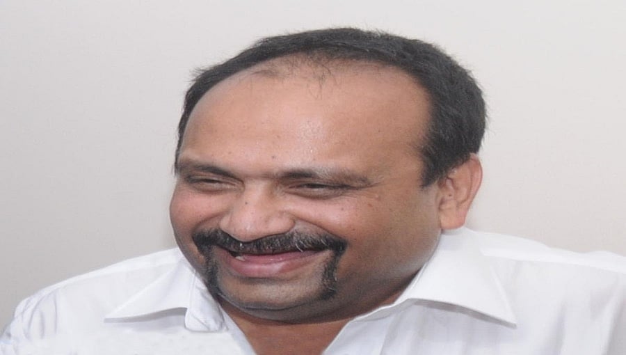 ಇಂದೋರ್ನ ಹೋಟೆಲ್ವೊಂದರಲ್ಲಿ ತಂಗಿದ್ದ ಹಿರಿಯ ಕ್ರೀಡಾ ಪತ್ರಕರ್ತ ದಿನಕರ್ ಸಾವು