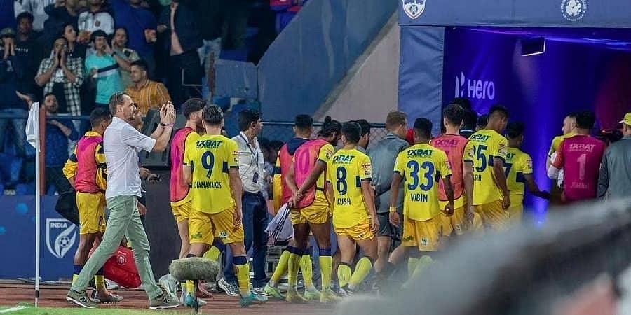 ಐಎಸ್ಎಲ್: ಬೆಂಗಳೂರು ತಂಡದ ವಿರುದ್ಧ ಪಂದ್ಯ ಕೈಬಿಟ್ಟಿದ್ದ ಕೇರಳ ಬ್ಲಾಸ್ಟರ್ಸ್ ತಂಡಕ್ಕೆ 4 ಕೋಟಿ ರೂ. ದಂಡ!