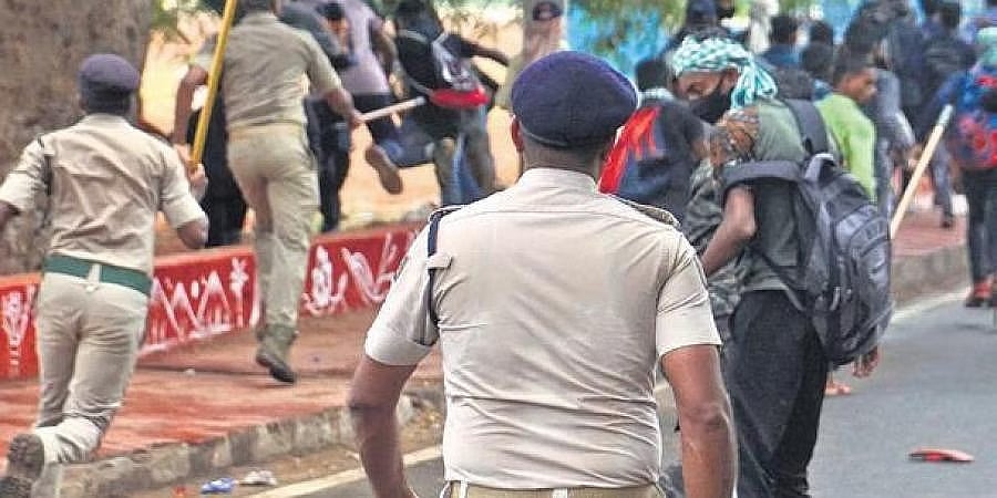 ಒತ್ತುವರಿ ತೆರವಿಗೆ ಆಕ್ಷೇಪ ವ್ಯಕ್ತಪಡಿಸಿದ ರೈತರ ಮೇಲೆ ಅರಣ್ಯಾಧಿಕಾರಿಗಳಿಂದ ಲಾಠಿ ಚಾರ್ಜ್: ಹಲವರಿಗೆ ಗಾಯ