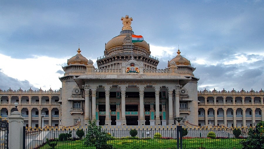 ಮಾದರಿ ನೀತಿ ಸಂಹಿತೆ ಜಾರಿಯಾದರೂ ಸಚಿವರ ಪಿ.ಎ, ಕಾರ್ಯದರ್ಶಿಗಳಿಂದ ಸರ್ಕಾರಿ ಸೌಲಭ್ಯಗಳ ಬಳಕೆ