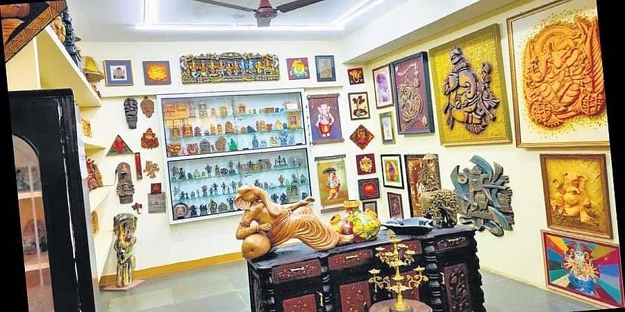 ಉಡುಪಿ: ಆರಾಧ್ಯ ದೈವ ಗಣೇಶನಿಗಾಗಿ ಕಲಾಕೃತಿಗಳ 'ಮ್ಯೂಸಿಯಂ' ನಿರ್ಮಿಸಿದ ವೃದ್ಧ ಪ್ರಭಾಕರ ಕಿಣಿ!