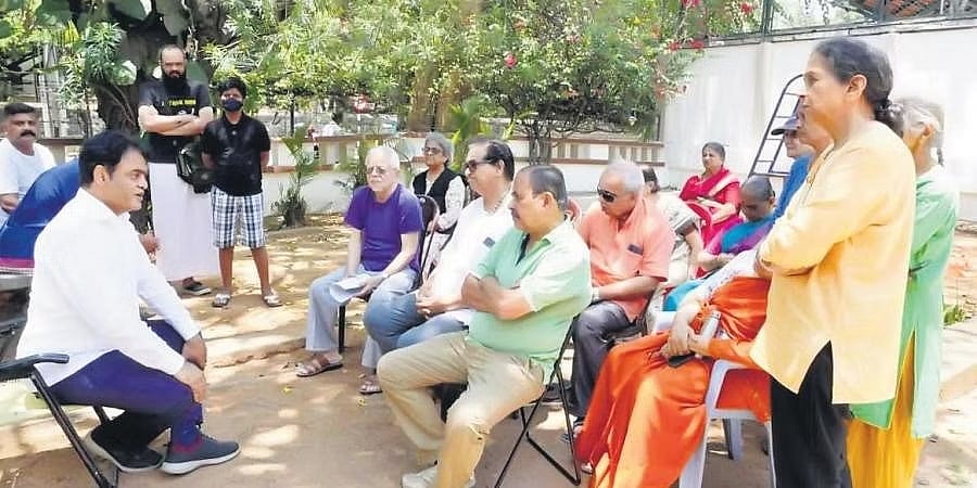ಅಪಾರ್ಟ್ಮೆಂಟ್ ನಿವಾಸಿಗಳ ಭೇಟಿ ಮಾಡಿದ ಸಚಿವ ಅಶ್ವತ್ಥ್ ನಾರಾಯಣ್, ಬಿಜೆಪಿಗೆ ಮತ ಹಾಕುವಂತೆ ಮನವಿ