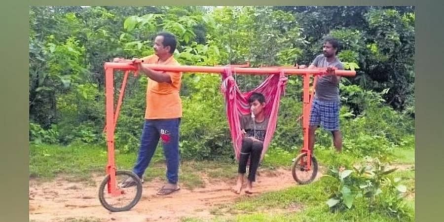 ಕಮ್ಯುನಿಟಿ ಛತ್ರಿಯಿಂದ - ಡೋಲಿ ಆಂಬ್ಯುಲೆನ್ಸ್ ವರೆಗೆ: ಕಡಿಮೆ ಬಜೆಟ್ ನಲ್ಲಿ ಹೈದರಾಬಾದ್ ನವೋದ್ಯಮಿಯ ಹೊಸ ಆವಿಷ್ಕಾರಗಳು!