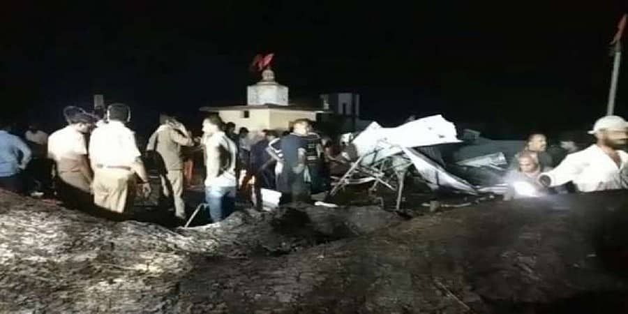 ಮಹಾರಾಷ್ಟ್ರದ ಅಕೋಲಾ ದೇವಸ್ಥಾನದ ಟಿನ್ ಶೆಡ್ ಮೇಲೆ ಬೃಹತ್ ಮರ ಬಿದ್ದು 7 ಮಂದಿ ಸಾವು, 23 ಜನರಿಗೆ ಗಾಯ