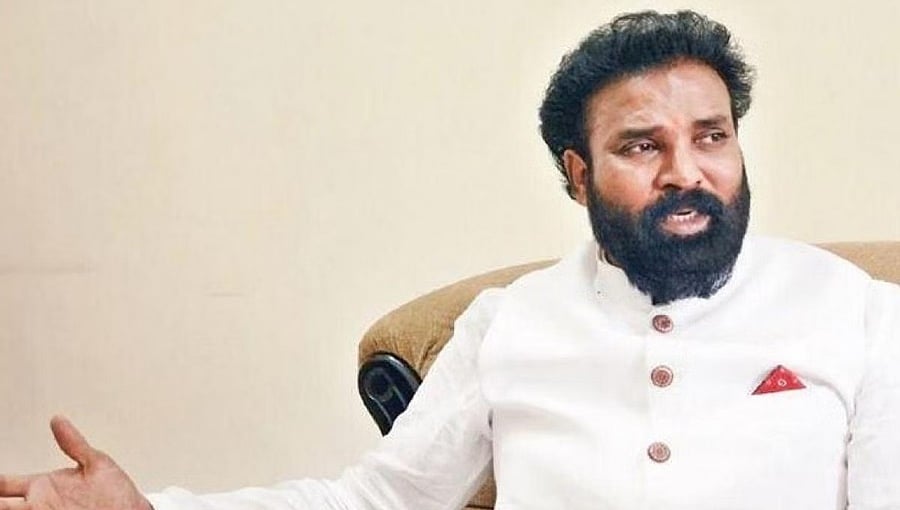 ಬಳ್ಳಾರಿಯ ಎರಡು ಕ್ಷೇತ್ರಗಳಲ್ಲಿ ಶ್ರೀರಾಮಲು ಸ್ಪರ್ಧೆ?
