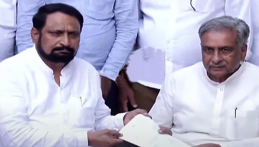 ಬಿಜೆಪಿ ಎಂಎಲ್ ಸಿ ಸ್ಥಾನಕ್ಕೆ ಲಕ್ಷ್ಮಣ್ ಸವದಿ ರಾಜಿನಾಮೆ: ಕಾಂಗ್ರೆಸ್ ಅಧಿಕಾರಕ್ಕೆ ತರಲು ಶ್ರಮಿಸುತ್ತೇನೆ!
