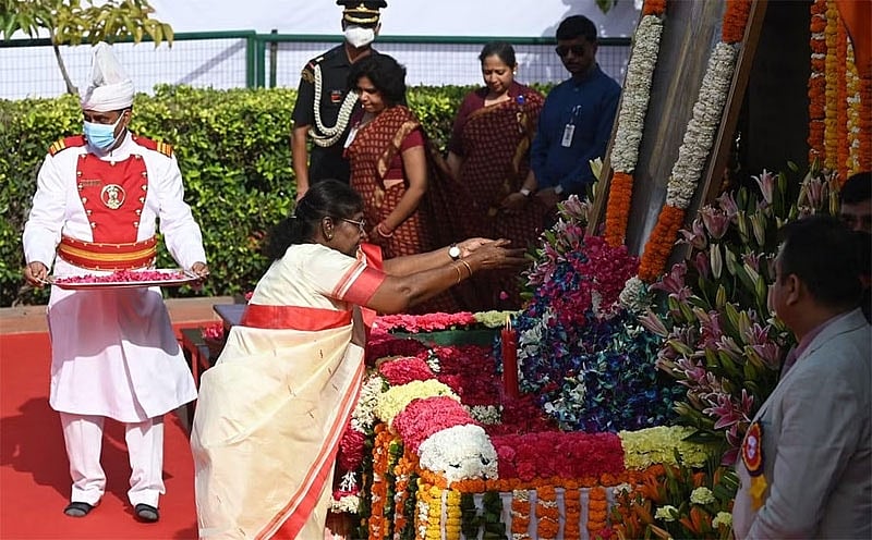 ಅಂಬೇಡ್ಕರ್ ಜಯಂತಿ: 'ಬಾಬಾಸಾಹೇಬ್'ಗೆ ಪ್ರಧಾನಿ ಮೋದಿ, ಮಲ್ಲಿಕಾರ್ಜುನ ಖರ್ಗೆ, ಸೋನಿಯಾ ಗಾಂಧಿ ಪುಷ್ಪ ನಮನ