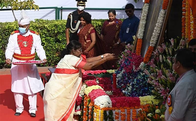ಅಂಬೇಡ್ಕರ್ ಜಯಂತಿ: 'ಬಾಬಾಸಾಹೇಬ್'ಗೆ ಪ್ರಧಾನಿ ಮೋದಿ, ಮಲ್ಲಿಕಾರ್ಜುನ ಖರ್ಗೆ, ಸೋನಿಯಾ ಗಾಂಧಿ ಪುಷ್ಪ ನಮನ