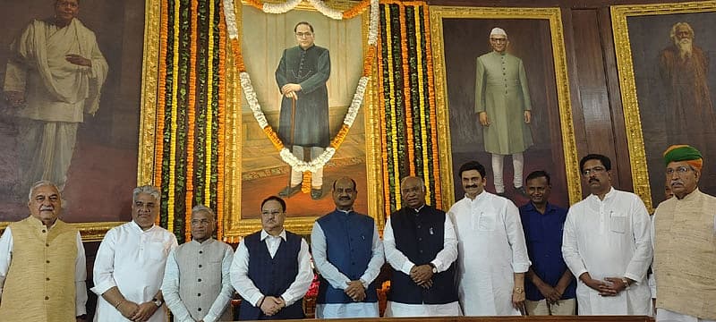 ಪ್ರಧಾನಿ ನರೇಂದ್ರ ಮೋದಿ, ಕಾಂಗ್ರೆಸ್ ನಾಯಕರಾದ ಸೋನಿಯಾ ಗಾಂಧಿ ಮತ್ತು ಮಲ್ಲಿಕಾರ್ಜುನ ಖರ್ಗೆ, ಮಾಜಿ ರಾಷ್ಟ್ರಪತಿ ರಾಮನಾಥ್ ಕೋವಿಂದ್ ಮತ್ತು ಬಿಜೆಪಿ ಅಧ್ಯಕ್ಷ ಜೆಪಿ ನಡ್ಡಾ ಅವರು ಸಮಾಜ ಸುಧಾರಕ, ಅರ್ಥಶಾಸ್ತ್ರಜ್ಞ, ನ್ಯಾಯಶಾಸ್ತ್ರಜ್ಞ ಮತ್ತು ಭಾರತದ ಸಂವಿಧಾನ ಶಿಲ್ಪಿ ಭೀಮ್ ರಾವ್ ಅಂಬೇಡ್ಕರ್ ಅವರ ಜನ್ಮದಿನದಂದು