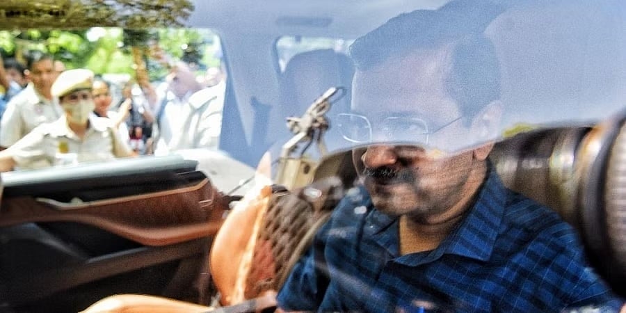 ದೆಹಲಿ ಅಬಕಾರಿ ಹಗರಣ: 9 ಗಂಟೆಗಳ ವಿಚಾರಣೆ ಬಳಿಕ ಸಿಬಿಐ ಕಚೇರಿಯಿಂದ ತೆರಳಿದ ಕೇಜ್ರಿವಾಲ್