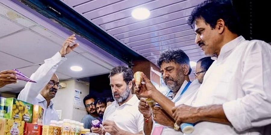 ನಂದಿನಿ ಐಸ್ ಕ್ರೀಮ್ ಖರೀದಿಸಿದ ರಾಹುಲ್ ಗಾಂಧಿ; ಇದು ಕರ್ನಾಟಕದ ಹೆಮ್ಮೆ ಎಂದ ಕಾಂಗ್ರೆಸ್ ನಾಯಕ